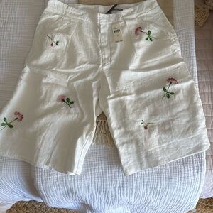 Floral Embroidered White Women's Shorts